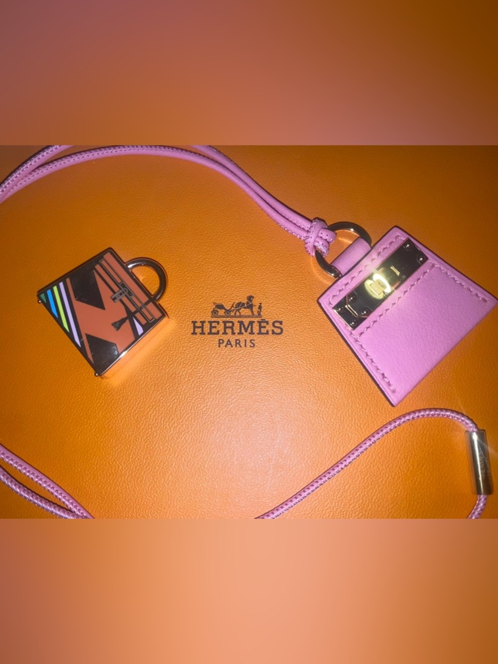 HERMÈS MONPETITKELLY PRINTED PENDANT NECKLACE - Picture 13 of 16